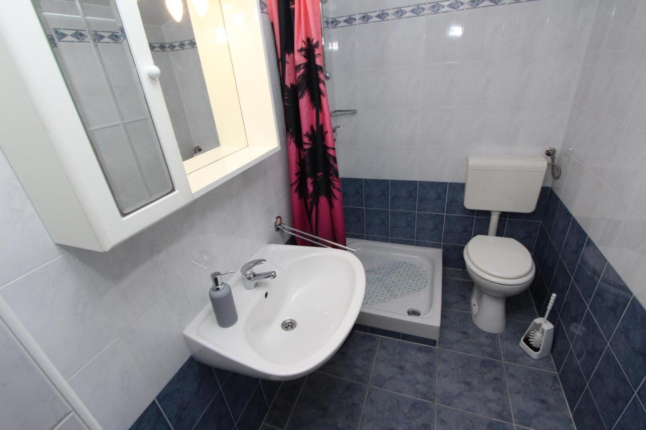 Rooms And Apartments Dino Rovinj Exterior photo