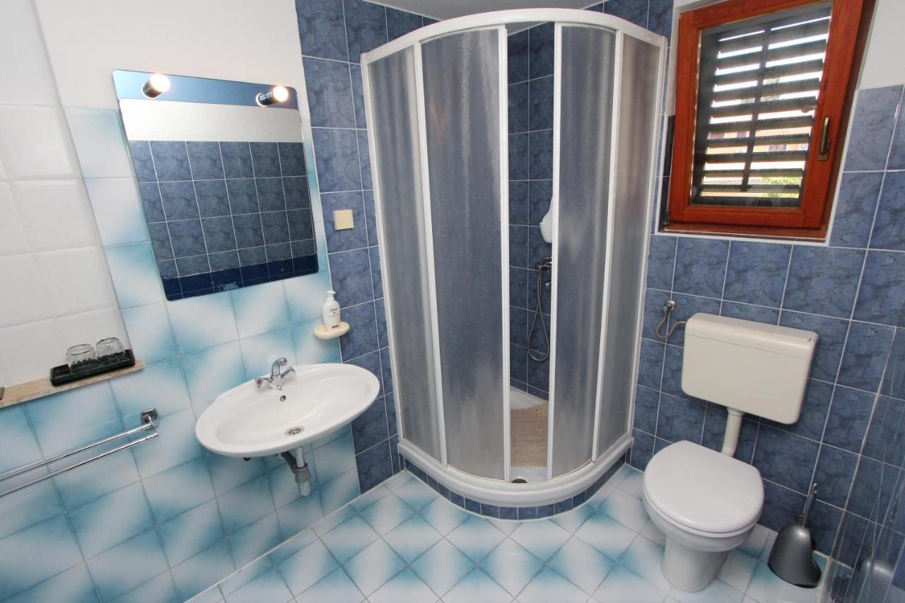 Rooms And Apartments Dino Rovinj Exterior photo